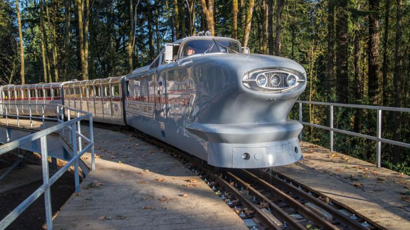 Zooliner train comes around a bend in the track.
