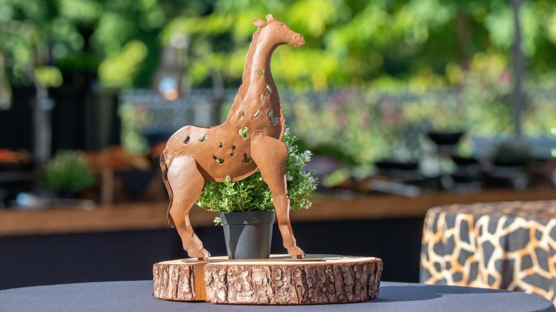 Giraffe statue 
