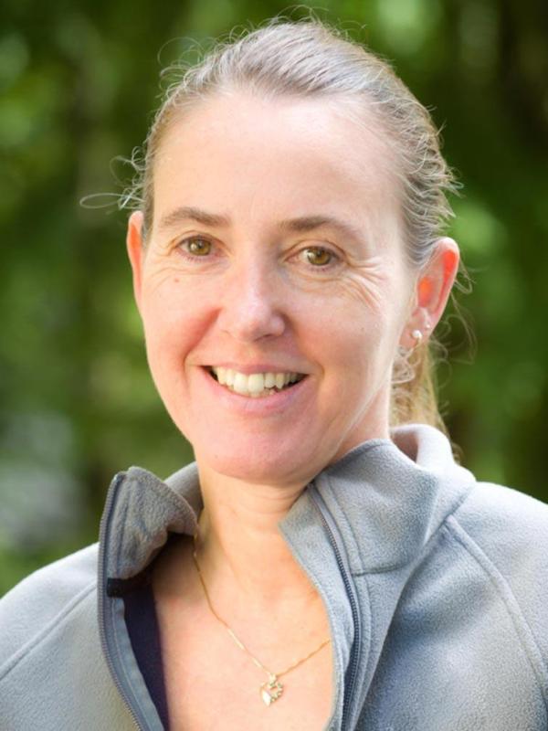 Dr. Nadja Wielebnowski in front of a background of trees