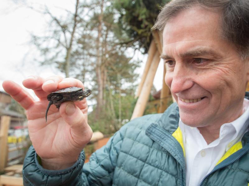 AZA director Dan Ashe holding a small turtle