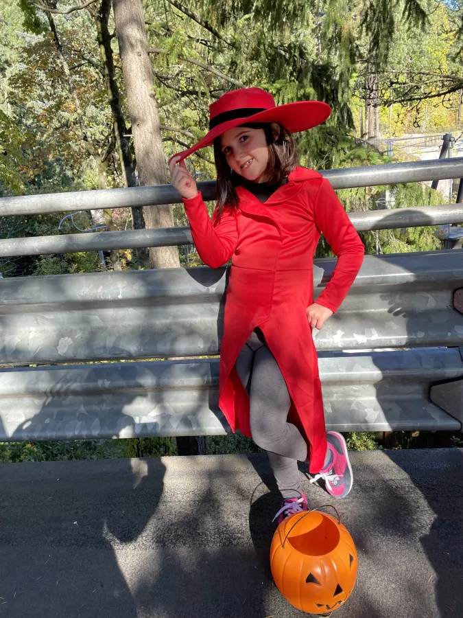 Girl dressed as Carmen Sandiego